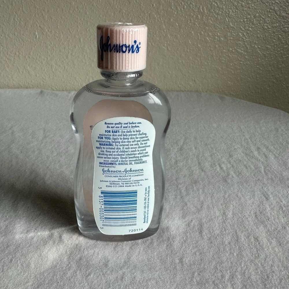 Vintage Johnson's Baby Oil 4‎ fl oz 2004 Bottle NEW & SEALED!